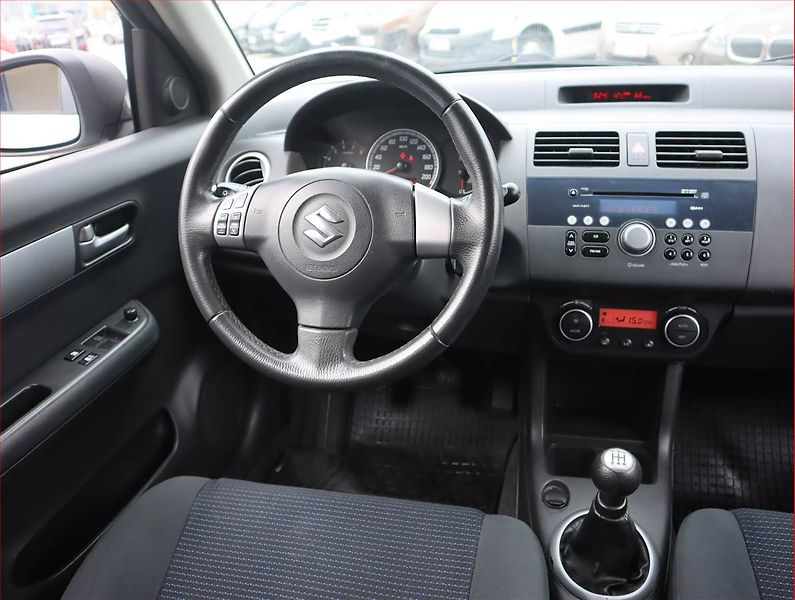 Suzuki Swift (2007) 1.3 i, po STK, levný provoz - fotka 7 z 15