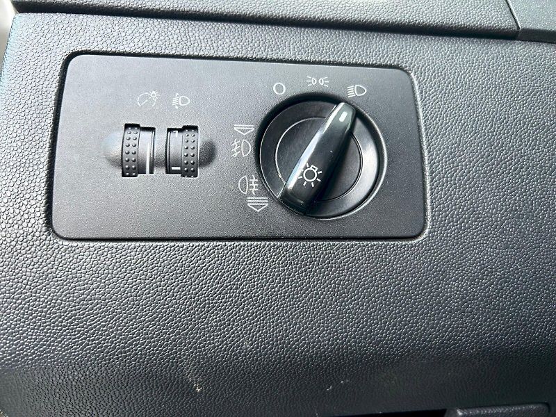 Škoda Fabia (2008) Ambiente 1.2 HTP 47 kW Combi - fotka 16 z 22