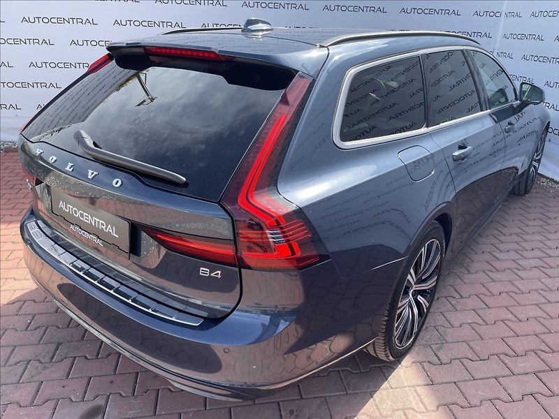 Volvo V90 2,0 i,145kW,MHEV core,STK 4/28 - fotka 6 z 19