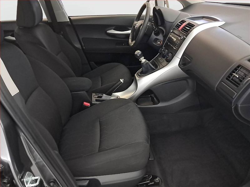 Toyota Auris (2010) 1.3 Dual VVT-i, Park. senzory - fotka 9 z 16