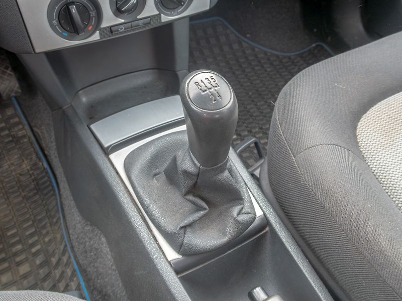 Škoda Fabia (2004) 1.9SDI 47KW - KLIMA - fotka 21 z 34