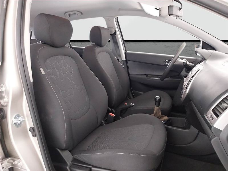 Hyundai i20 (2012) 1.2, Serv.kniha, po STK, Tažné - fotka 9 z 16