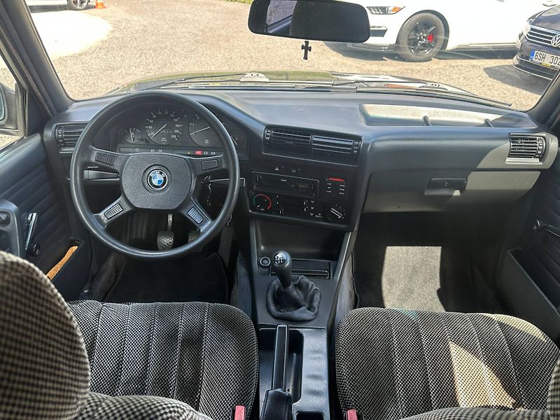 BMW Řada 3 (1988) BMW 325D 1988 - fotka 11 z 23