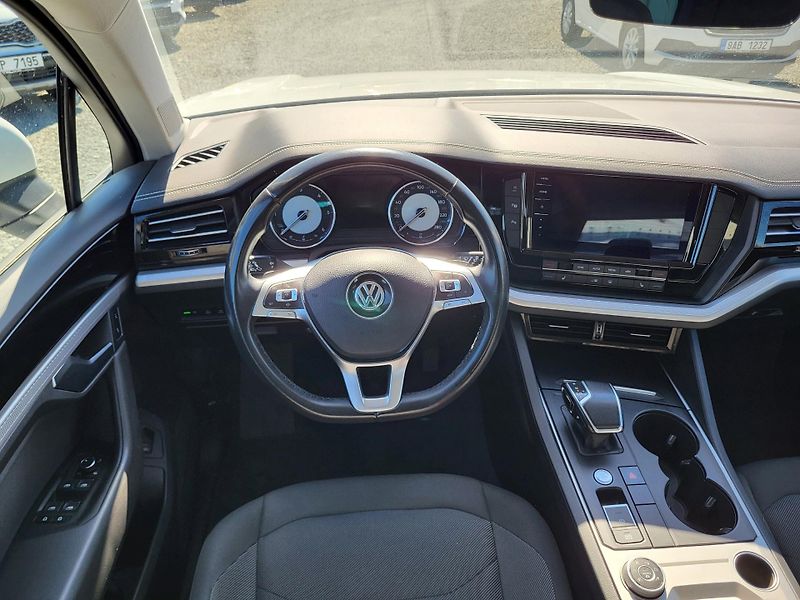 Volkswagen Touareg 3.0 V6 TDi DSG 4MOTION - fotka 9 z 46