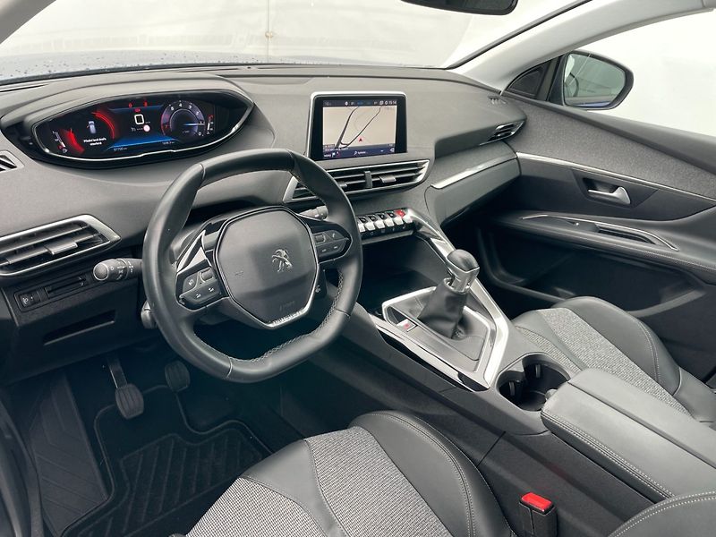 Peugeot 3008 (2020) 1.2PT 96kW! Allure! Navigace! - fotka 11 z 35