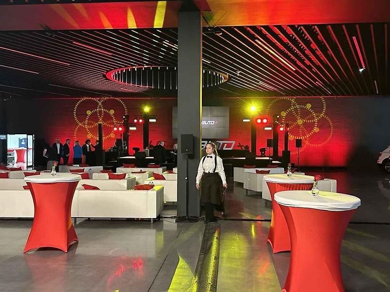 Nedaleko Poděbrad začíná fungovat největší autosalon ojetých aut v Evropě