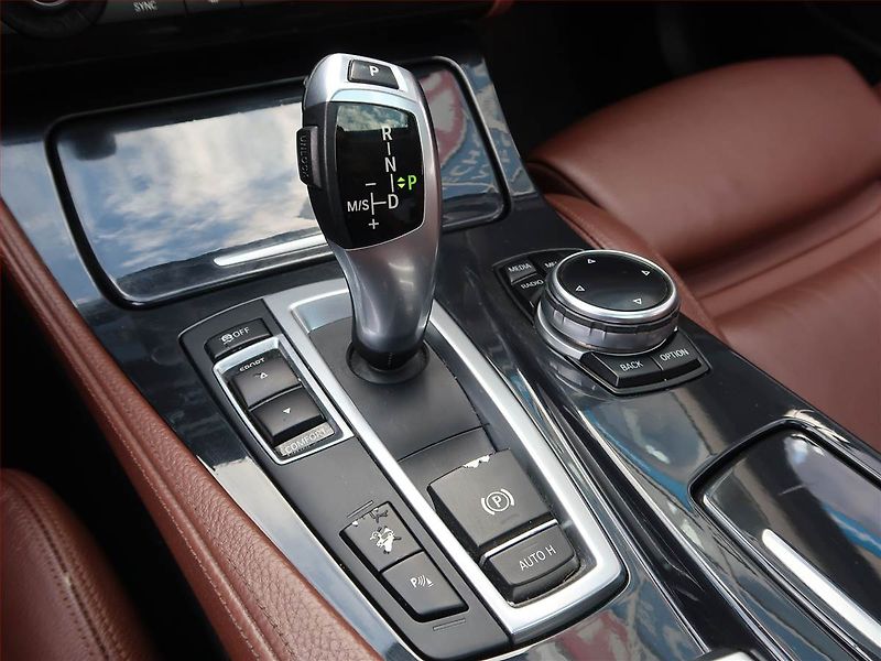 BMW Řada 5 (2013) 520d xDrive, 4X4, Automat - fotka 13 z 20