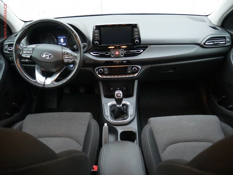 Hyundai i30 (2020) 1.6 CRDi, ČR, AC, LED, kamera - fotka 8 z 18