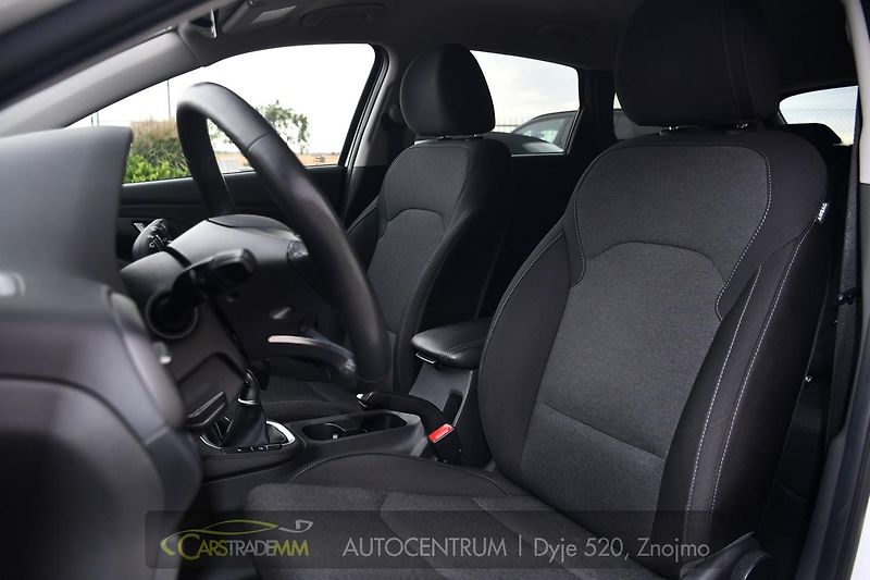Hyundai i30 1.6CRDi SMART KAMERA CARPLAY - fotka 11 z 50