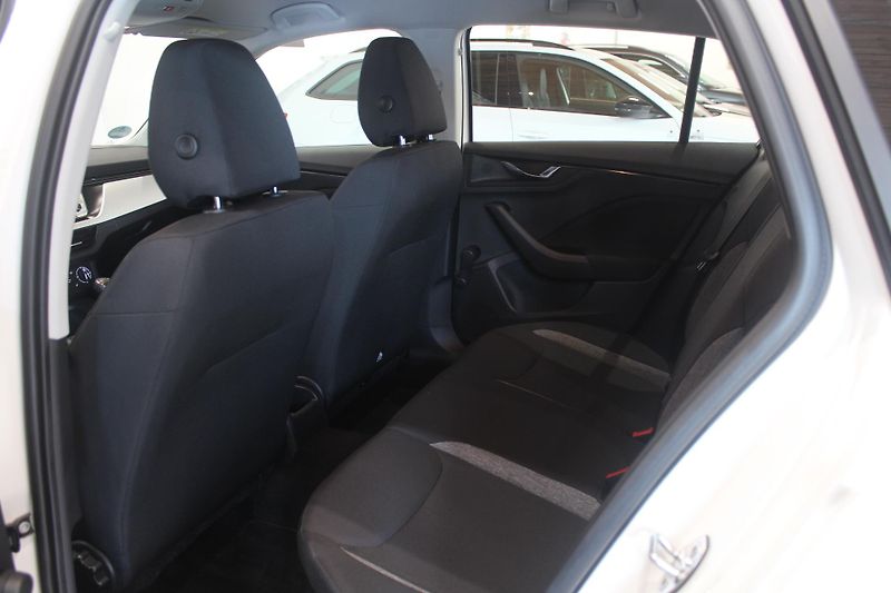 Škoda Scala (2019) 1.0 TSI 70kW Klima LED - fotka 16 z 31