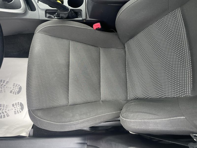 Toyota Auris 1.8i 16v HYBRID AUT SERVIS TOP - fotka 97 z 172