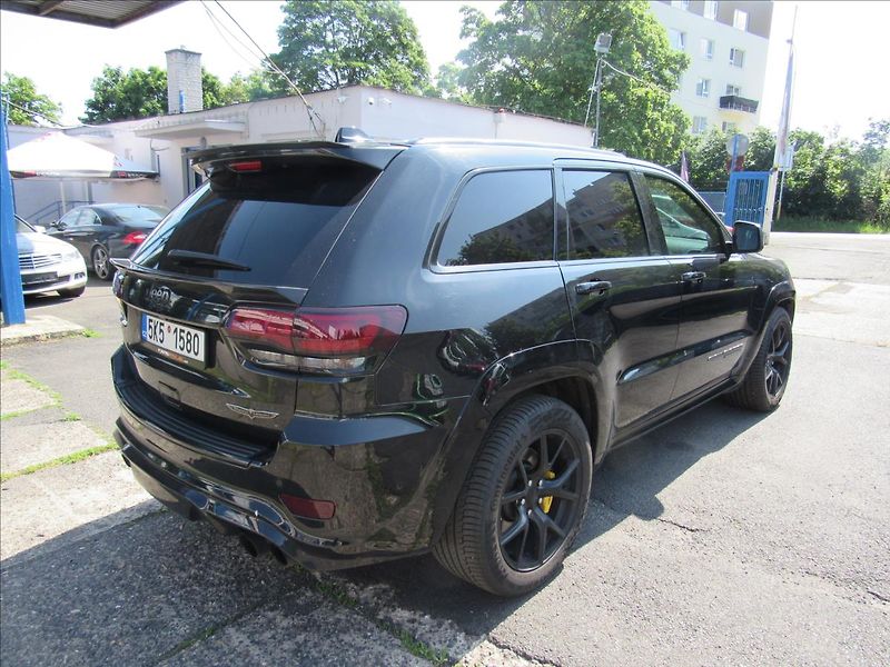 Jeep Grand Cherokee 6,2 V8 HEMI Trackhawk 527kW - fotka 4 z 37