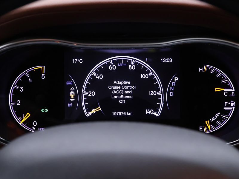 Jeep Grand Cherokee 3,0 CRDI 184kW Summit 4x4 CZ - fotka 23 z 43
