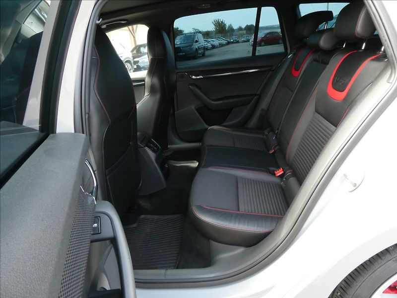 Škoda Octavia 2,0 TSi 162kW RS NAVI,EL. ŠÍBR - fotka 22 z 47