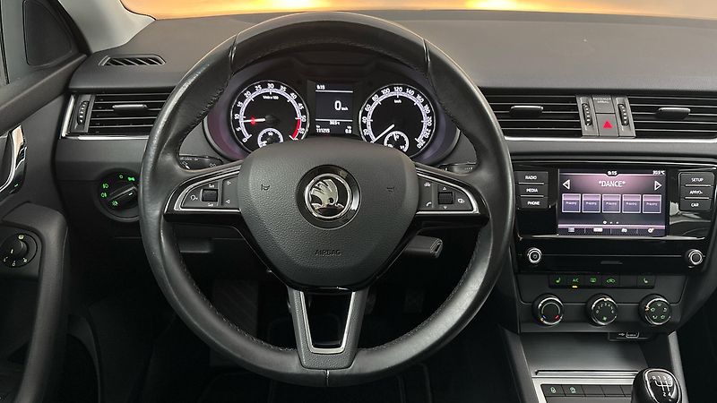 Škoda Octavia 1.6 TDI Ambition Combi - fotka 9 z 23