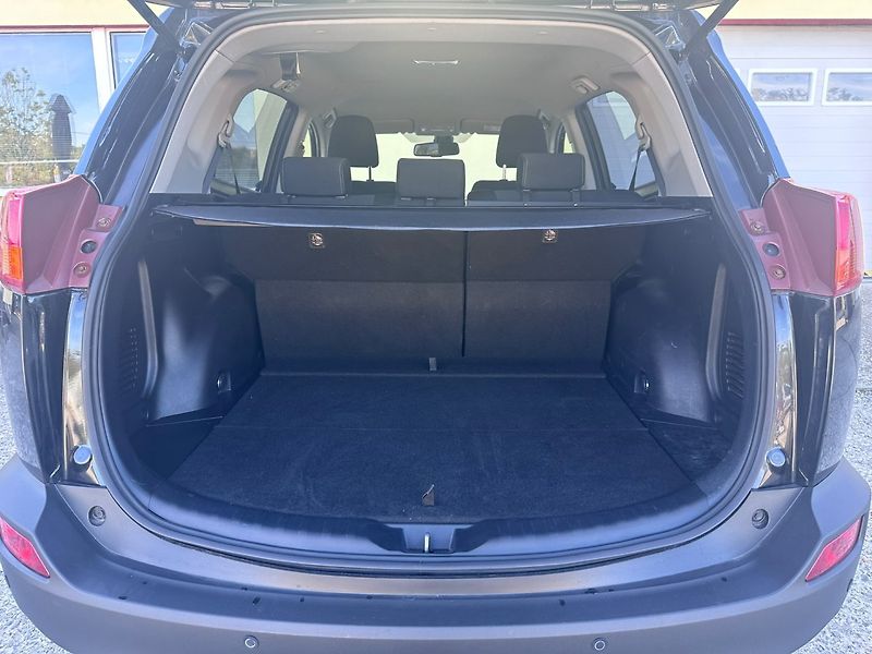 Toyota RAV4 (2015) 2.0i 4x4/Tažné/Kamera/Tempomat - fotka 15 z 28