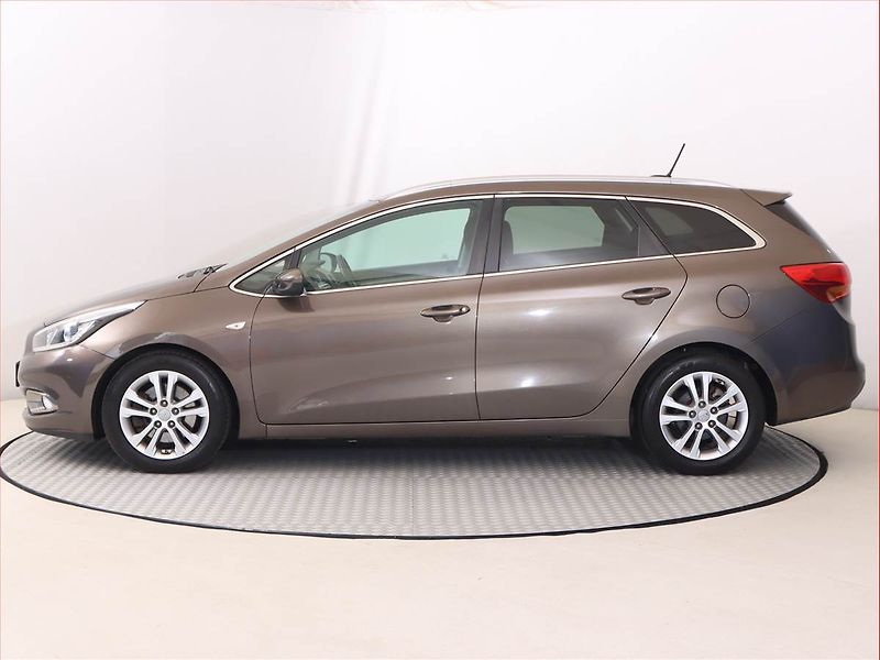 Kia Ceed (2015) 1.6 CRDi, Navi, Tempomat - fotka 3 z 18