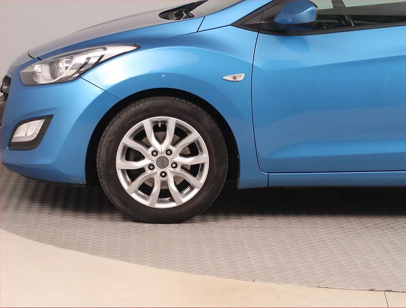 Hyundai i30 (2017) 1.6 GDI, ČR,1.maj, Serv.kniha - fotka 14 z 15