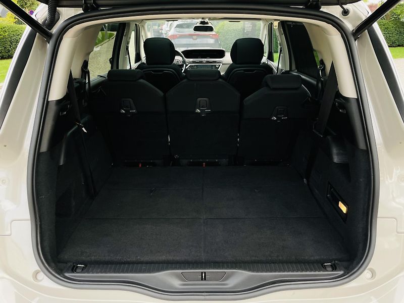 Citroën Grand C4 Picasso 2.0HDi MAN 7MÍST KAMERA TAŽNÉ - fotka 21 z 45