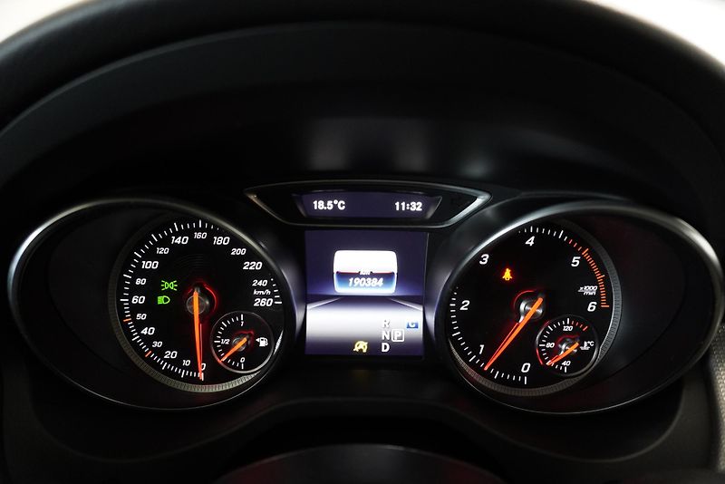 Mercedes-Benz GLA 200 2.2D 100 kW AUTOMAT - fotka 27 z 32