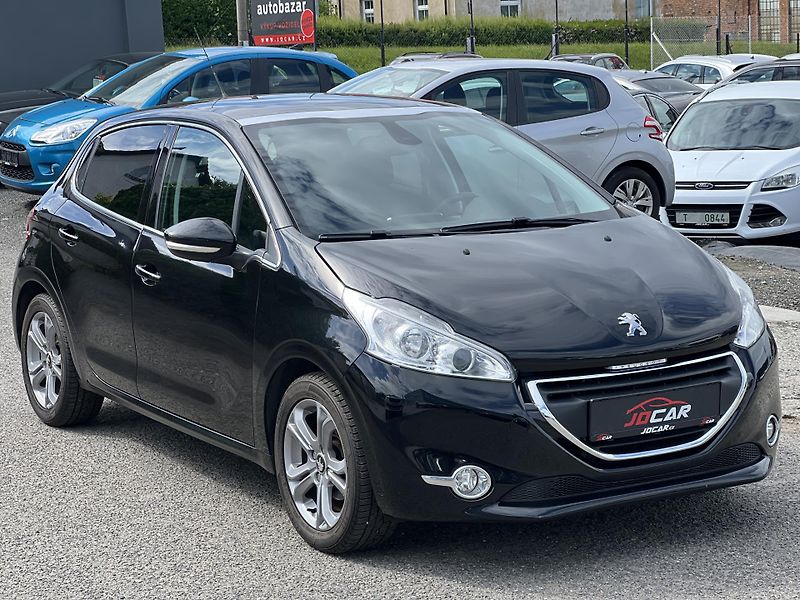 Peugeot 208 1.2i KLIMA PANORAMA TEMPOMAT - fotka 3 z 44