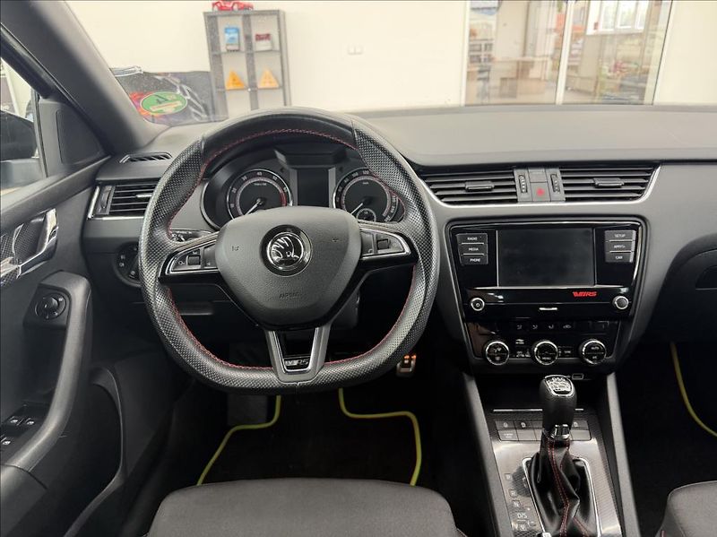 Škoda Octavia 2,0 TSI, VRS, DSG, SPORTSOUND - fotka 13 z 33