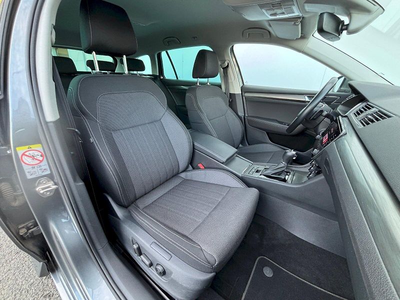 Škoda Superb (2023) 2.0 TDI 110kW DSG Style Busine - fotka 29 z 35