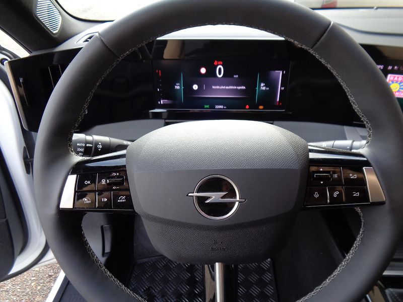 Opel Astra 1,2T SportsTourer,sada Komfort - fotka 13 z 24