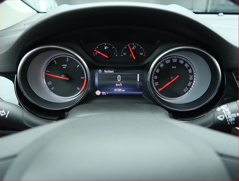 Opel Astra (2019) 1.6 CDTI, Navi, Tempomat - fotka 11 z 16