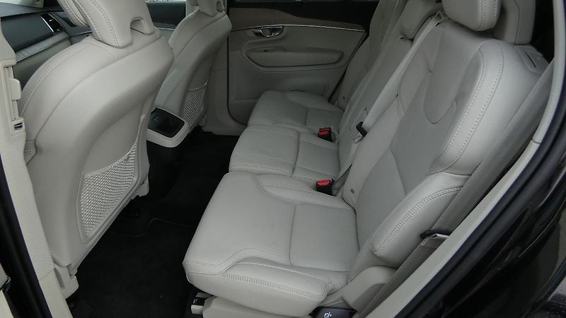 Volvo XC90 B5 AWD Plus Bright 7 míst - fotka 18 z 26