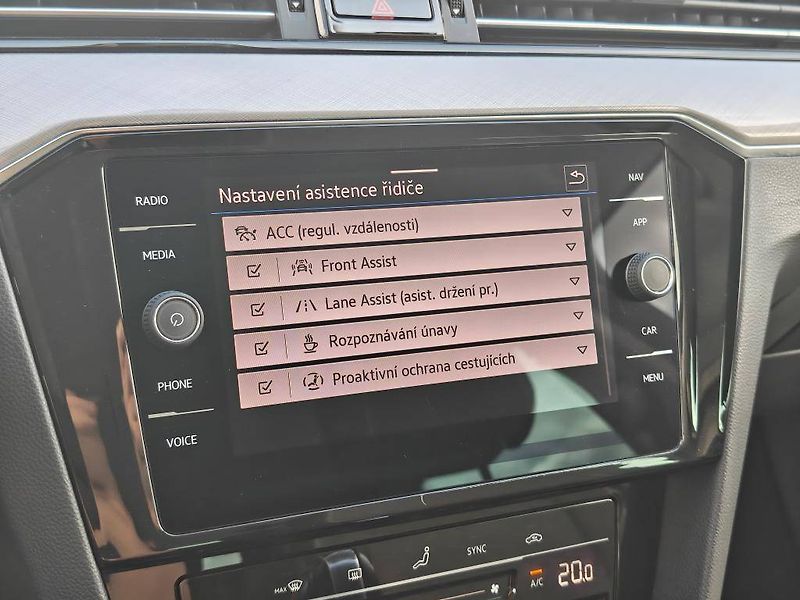 Volkswagen Passat Business  2,0TDi - fotka 17 z 23