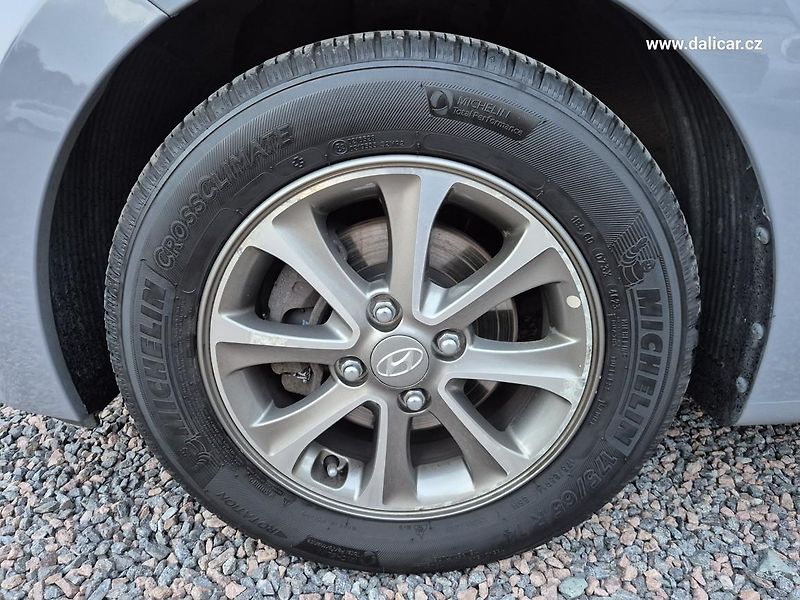 Hyundai i10 (2013) 1.2i 64 KW Klima FIFA Edice - fotka 50 z 53