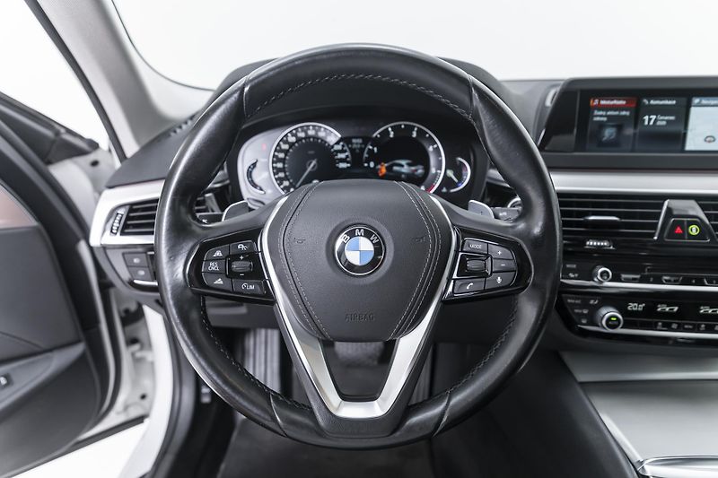 BMW Řada 5 520d xDrive*1.majitel*nebouran - fotka 7 z 39
