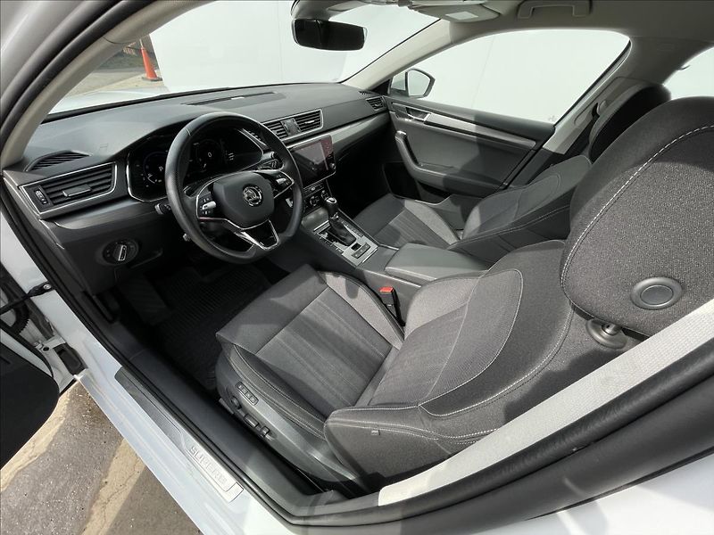 Škoda Superb 2,0 TDI DSG Combi Style Extra - fotka 5 z 24