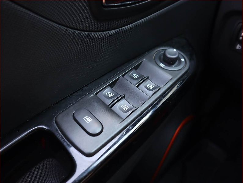 Renault Captur (2015) 1.2 TCe, Automat, Serv.kniha - fotka 17 z 18
