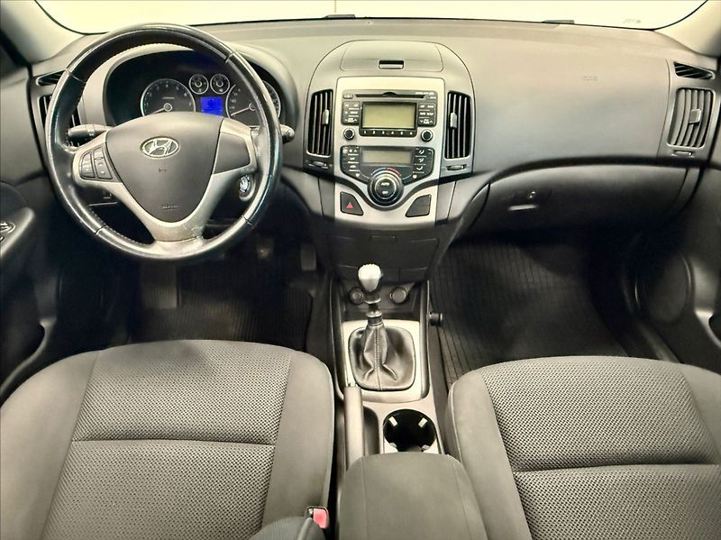 Hyundai i30 1,6 i PRVNÍ MAJITEL 92KW - fotka 7 z 14