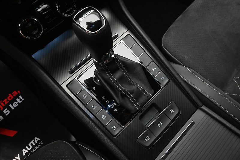 Škoda Superb 1,4 TSI 115kW iV DSG Sportline - fotka 23 z 32