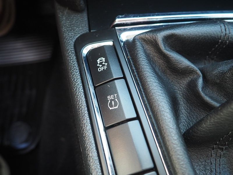 Škoda Superb (2011) 1.8 TSI, 118 kW - fotka 31 z 35
