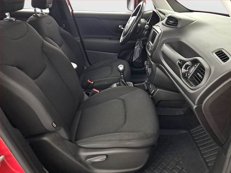 Jeep Renegade (2021) 1.0 T-GDI, Serv.kniha - fotka 9 z 16
