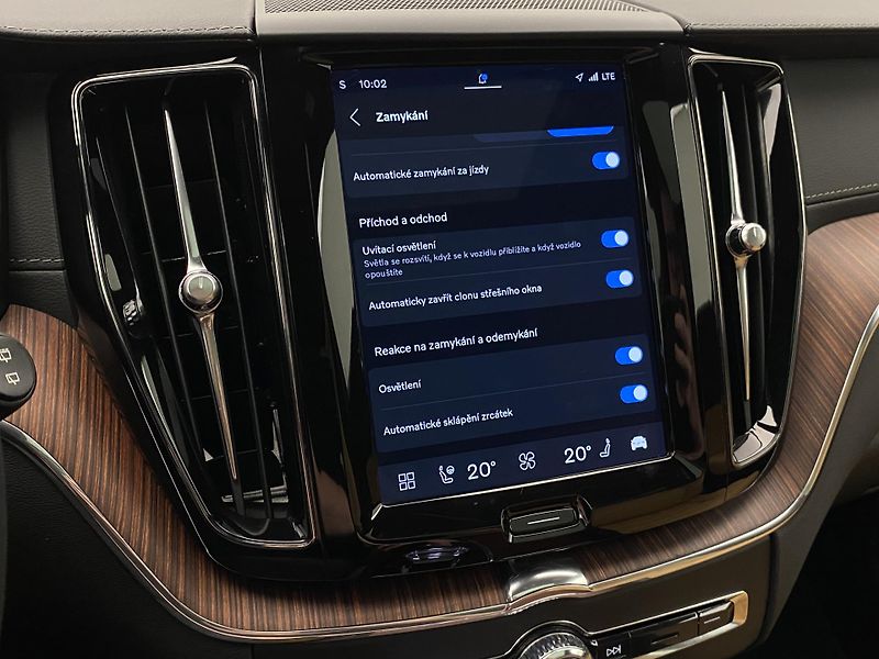 Volvo XC60 T6 AWD RECHARGE DARK ULTIMATE  - fotka 57 z 66