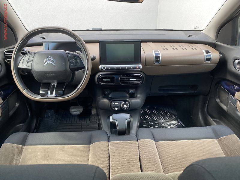 Citroën C4 Cactus (2014) 1.6 HDi, Shine, AT, panor - fotka 8 z 20