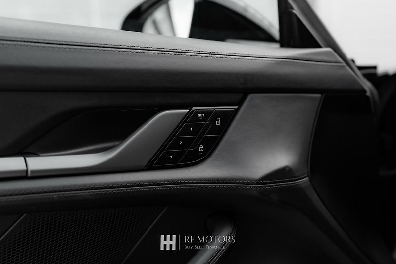 Porsche Taycan (2024) 320kW - fotka 23 z 50