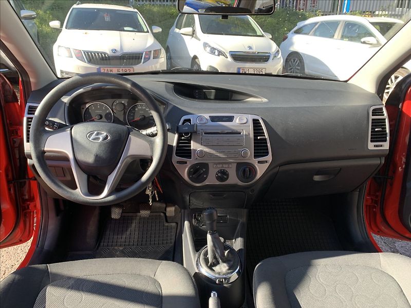 Hyundai i20 1,3 i - fotka 9 z 17