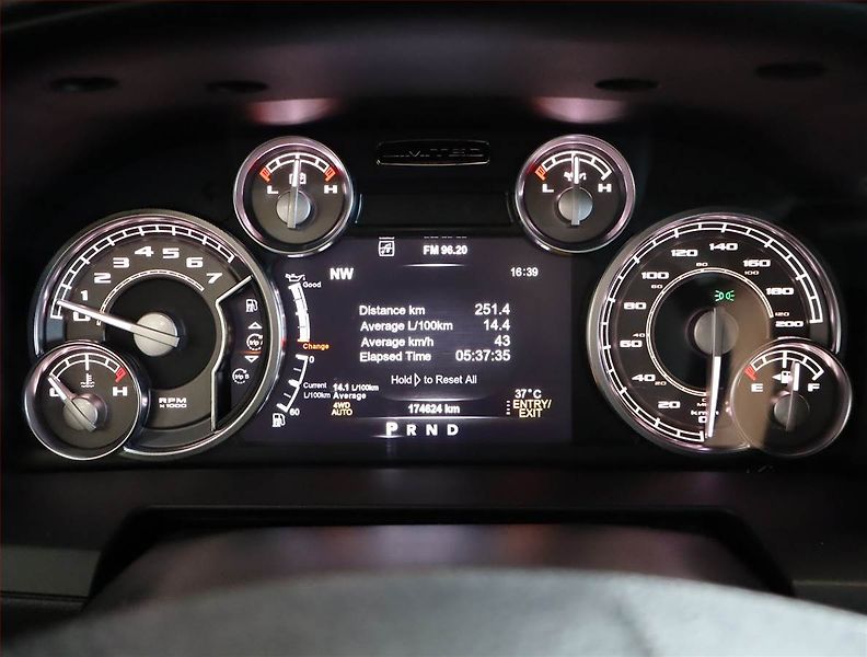 Dodge RAM (2018) 5.7 V8 HEMI - fotka 11 z 23