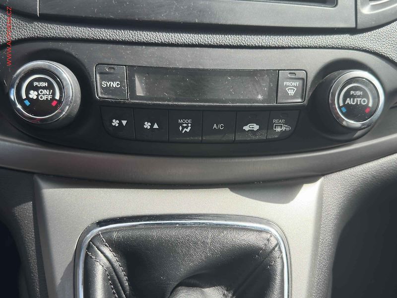 Honda CR-V (2014) 2.0 i-VTEC 4x4, Bixen, navi - fotka 14 z 21