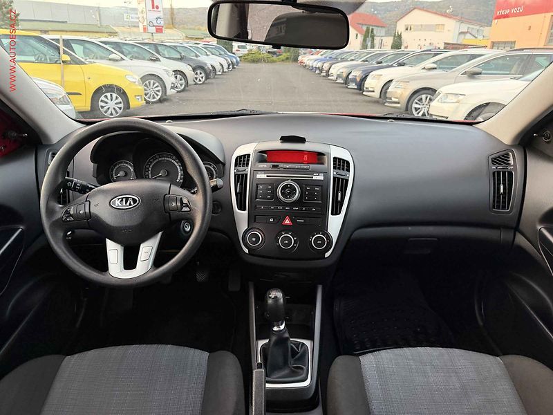 Kia Ceed (2010) 1.4CVVT, ČR, AC, park.čidla - fotka 8 z 16