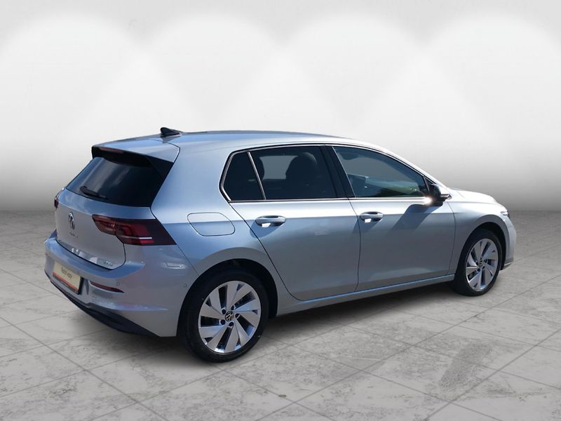 Volkswagen Golf People 1,5 eTSI 85 kW 7DSG mHE - fotka 2 z 28
