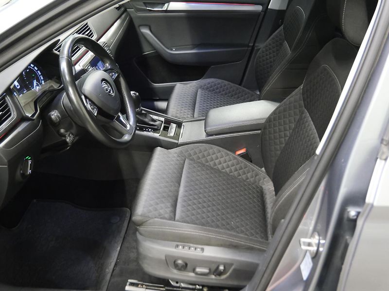 Škoda Superb - fotka 11 z 27