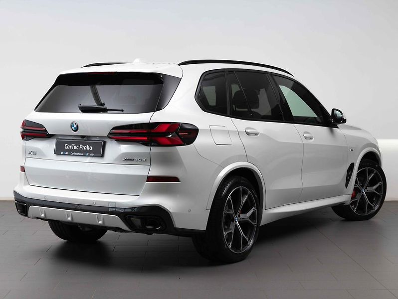 BMW X5 xDrive30d - fotka 3 z 6