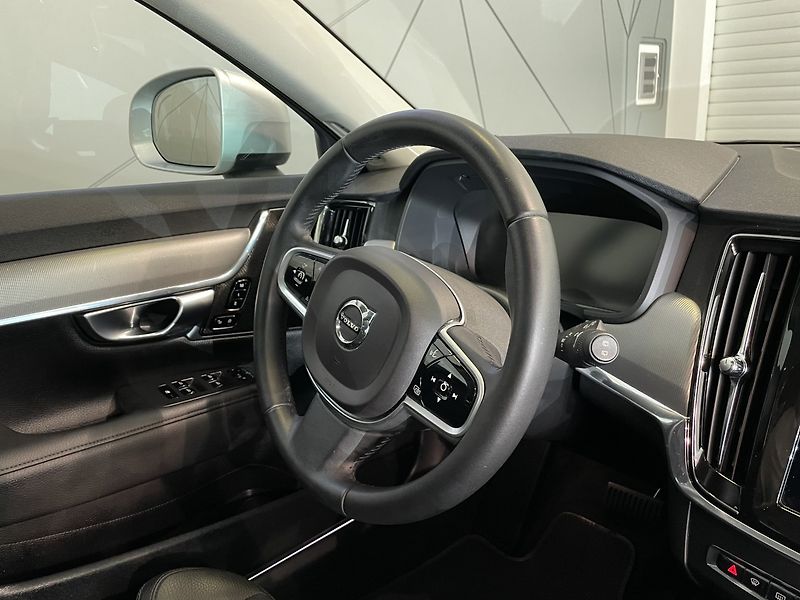 Volvo V90 D5 Cross Country  173 kW AWD - fotka 8 z 17